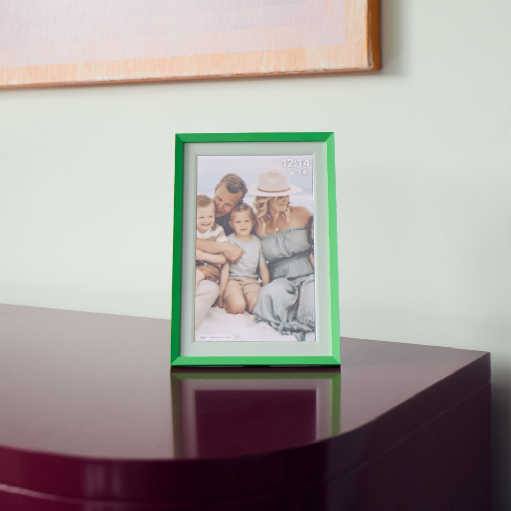 Momnt 10.1" Frameo Digital Photo Frame - Interchangeable Frames