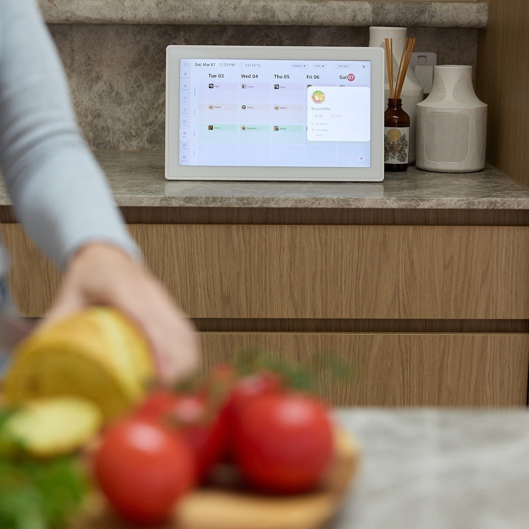 Momnt 15.6" Smart Calendar