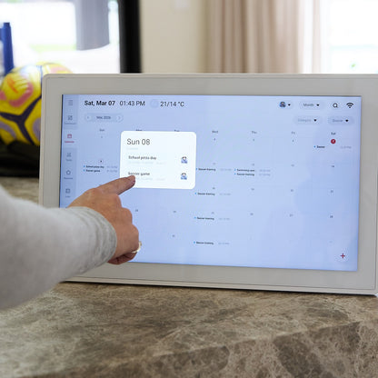Momnt 15.6" Smart Calendar