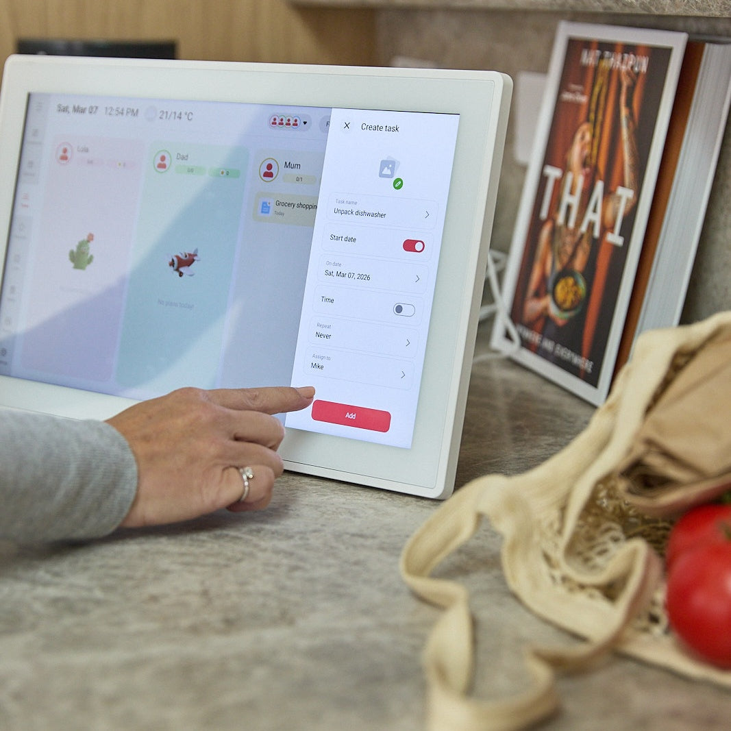 Momnt 15.6" Smart Calendar